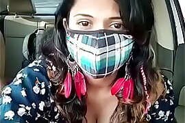 भाभी ने खुली जगह पर कार में पड़ोसी का लण्ड चूसा