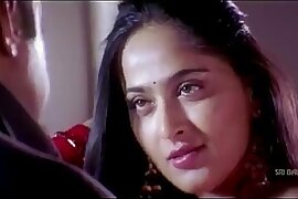 Anushka Shetty hot Saree Changing &amp_ exposing her body